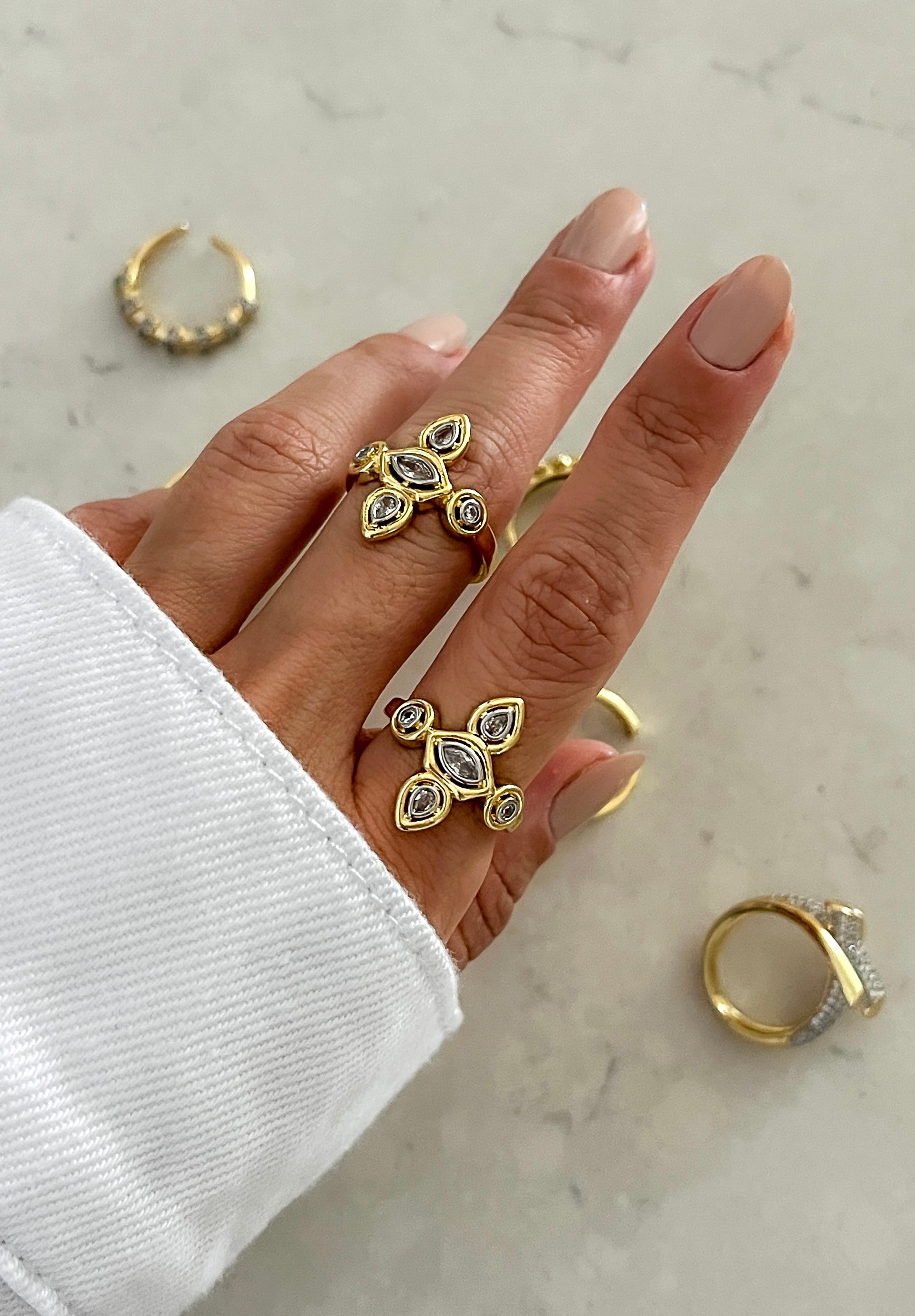Yapraklı Zirkon Taşlı Yüzük 14K