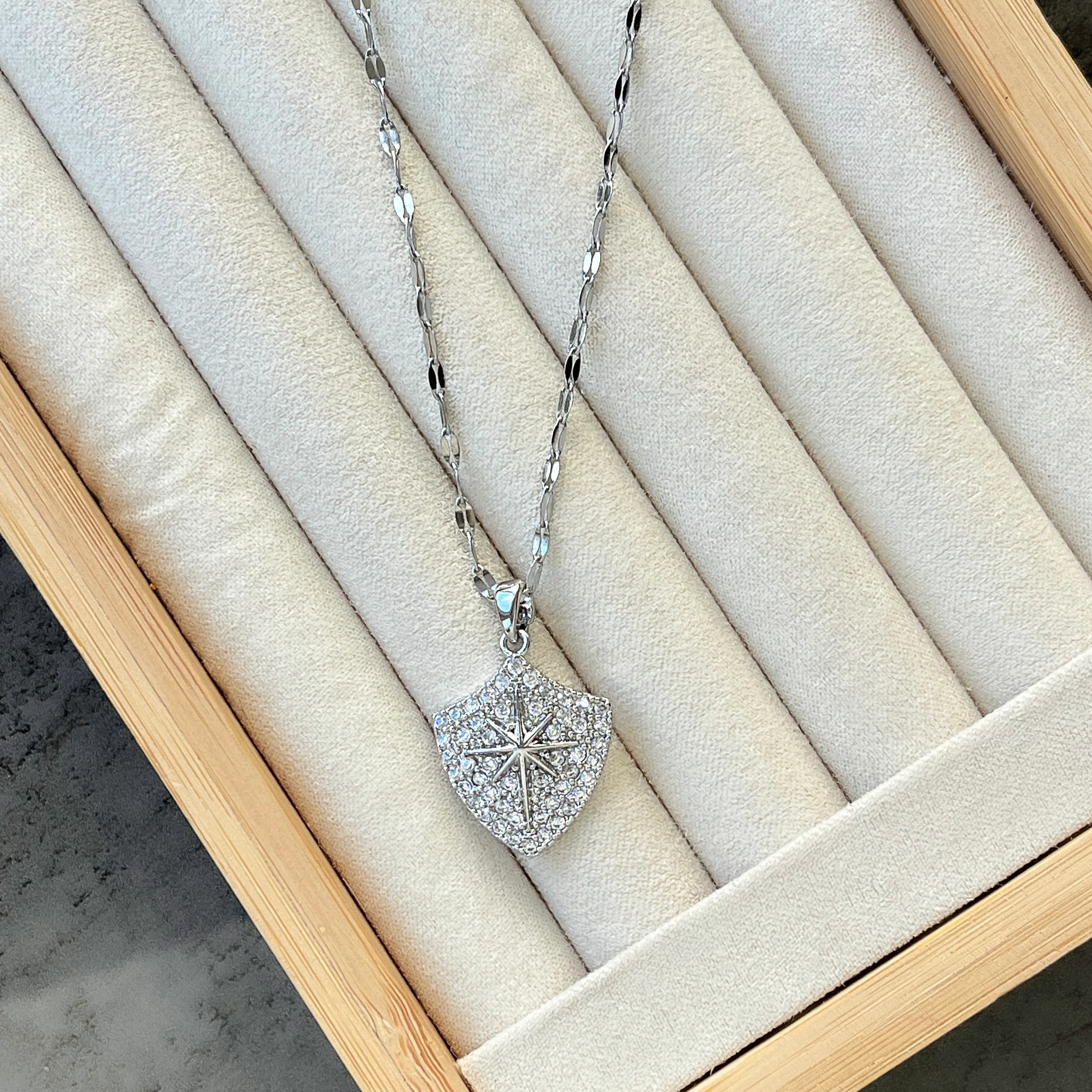 Çelik Madalya Kolye