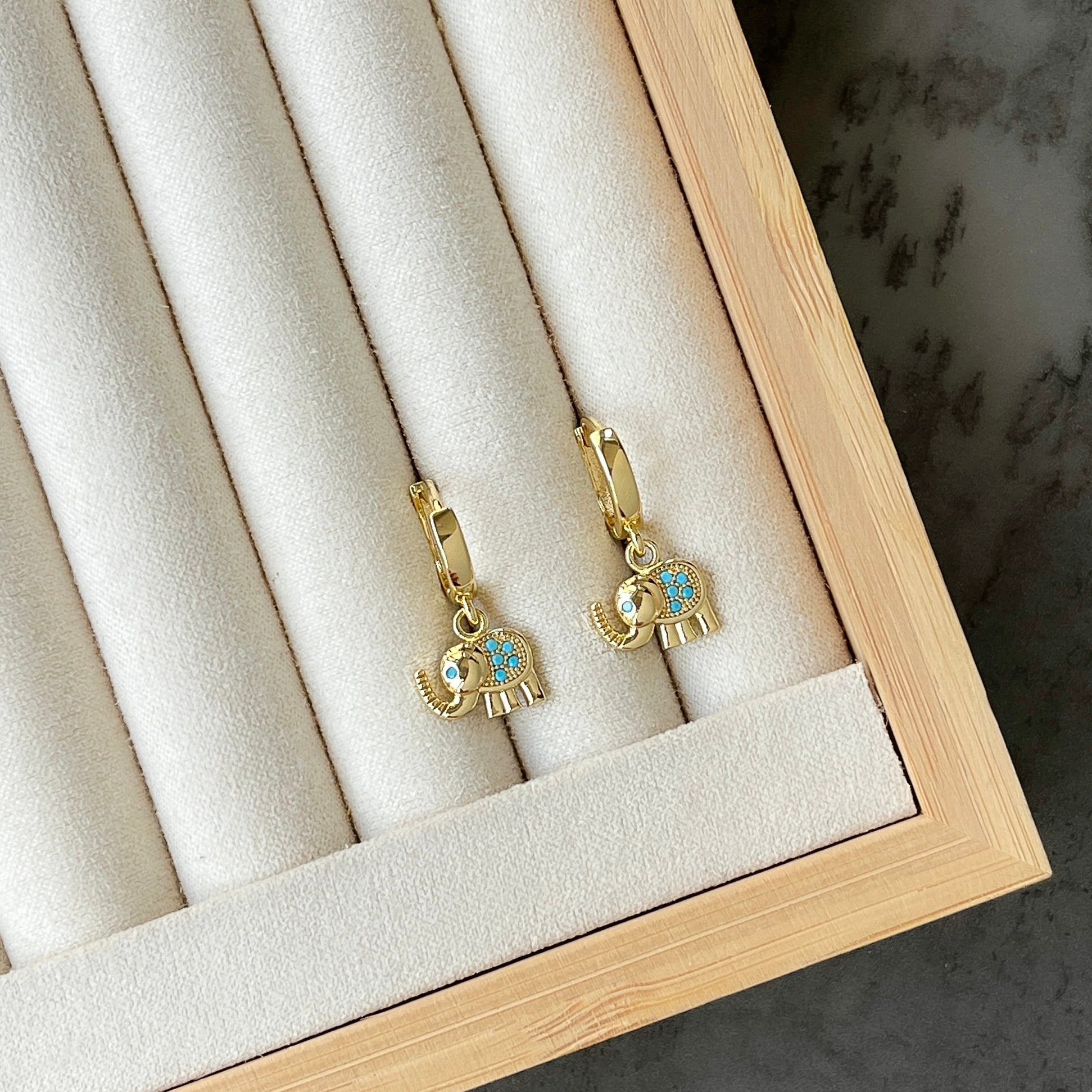 Minimal Fil Küpe 14K - Altın - Bebek Mavisi