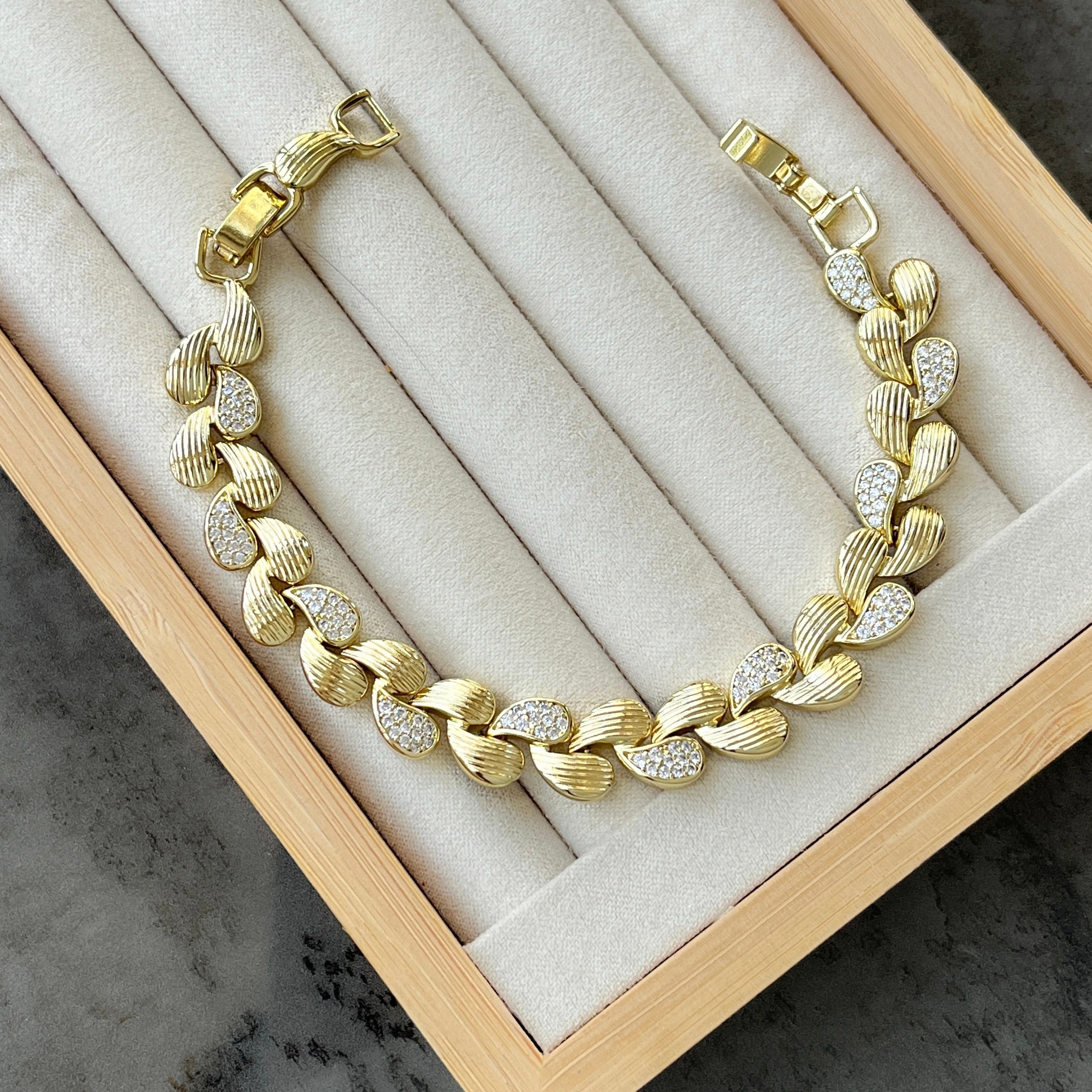 Çizgili Kalp Model Bileklik - 14K