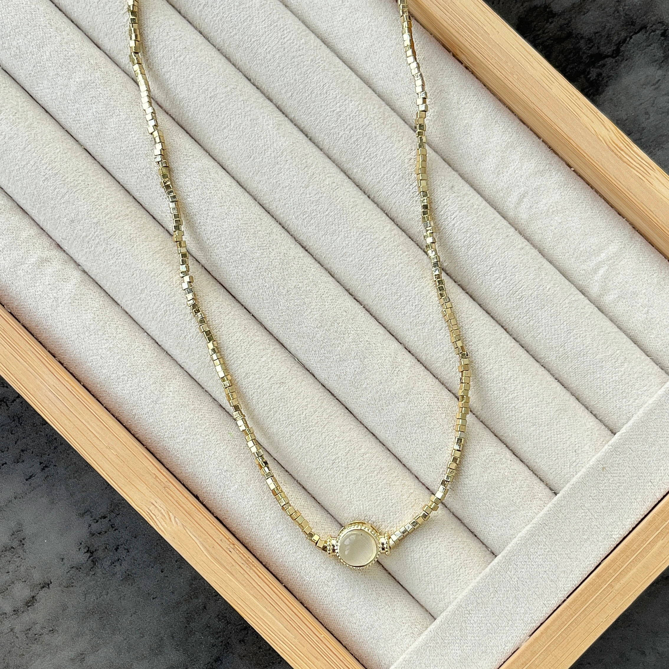 Kırık Boncuk Zincirli Kolye