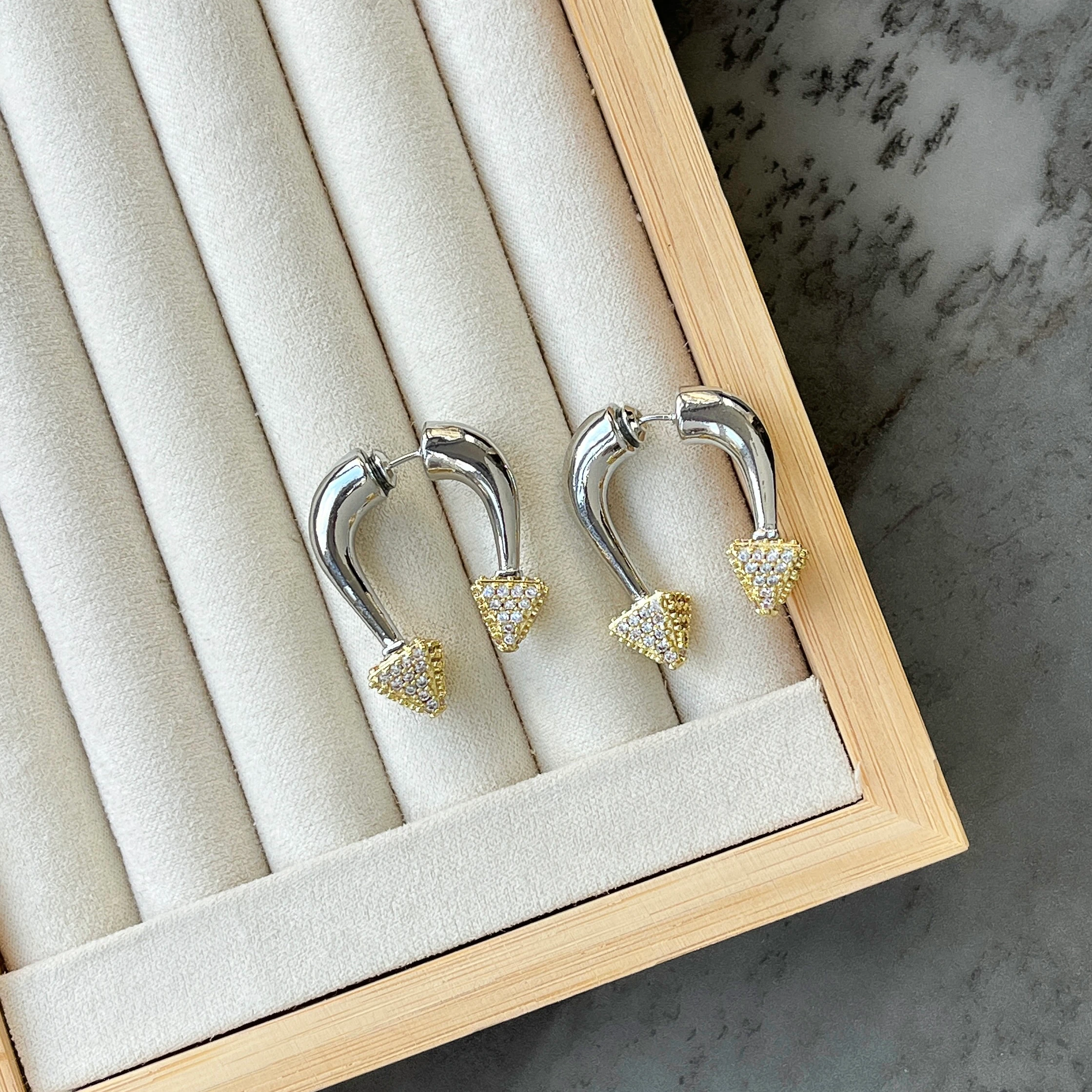 Çift Yönlü Tasarım Küpe - Model 1