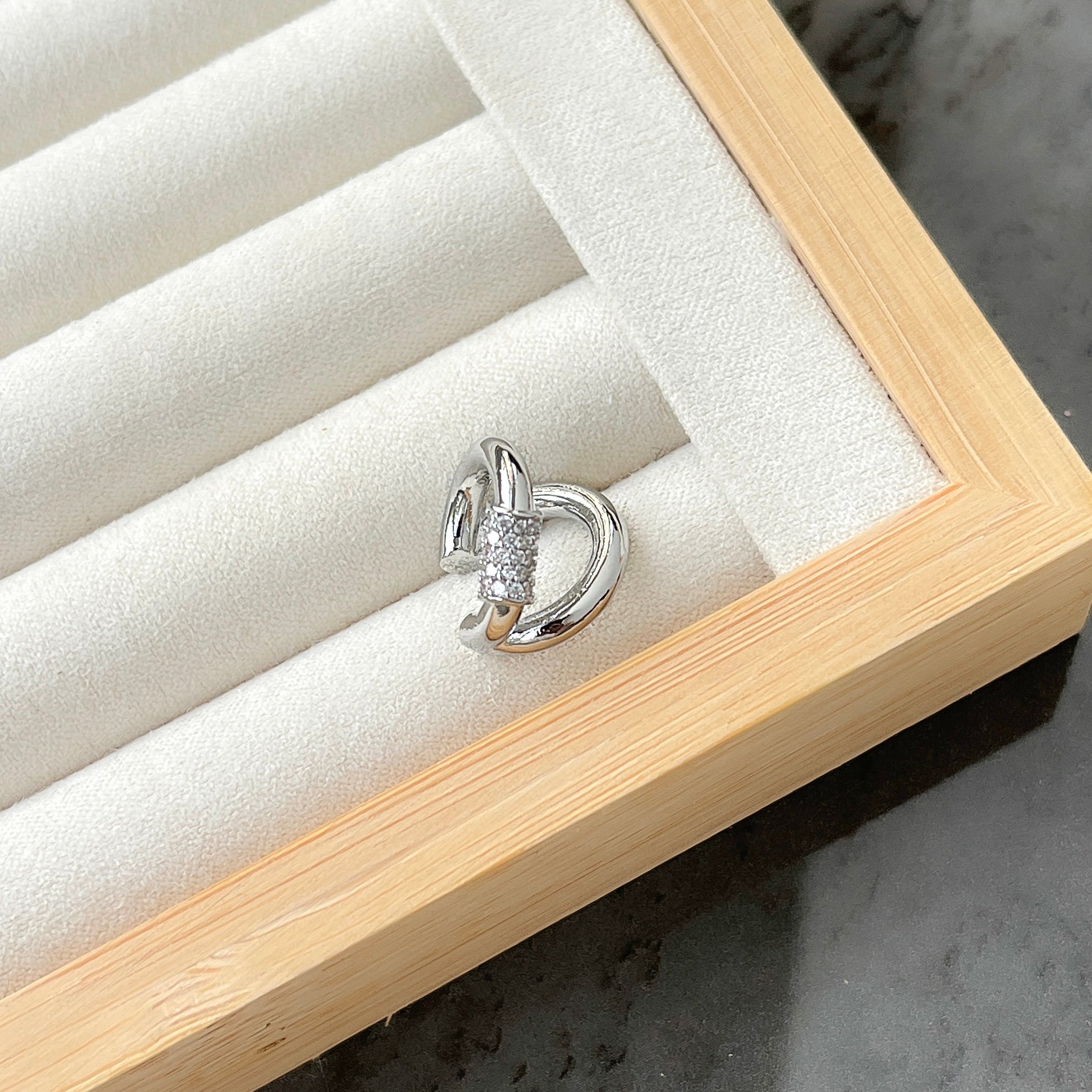 Taşlı Model Earcuff