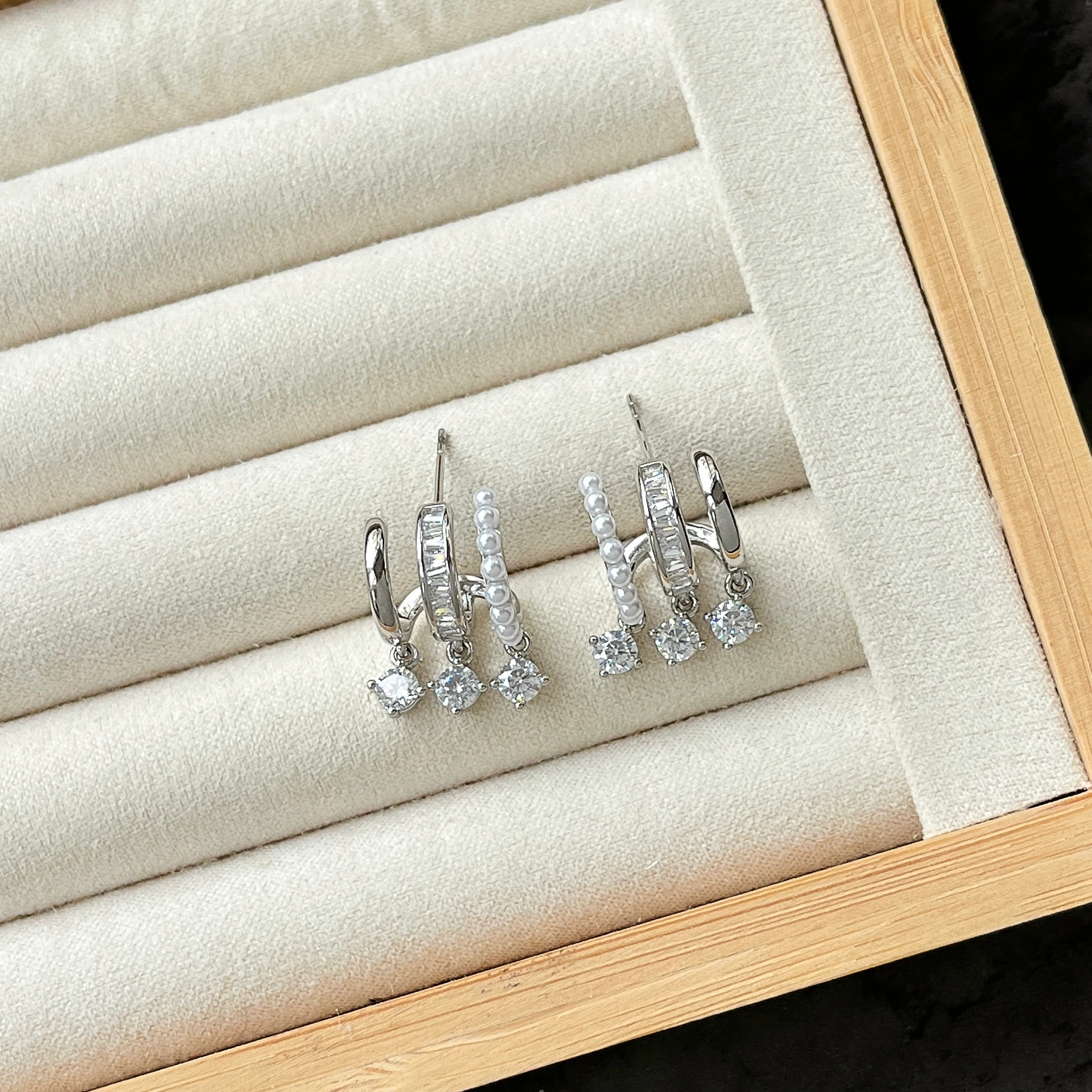 İnci Detay Üçlü Görünümlü Küpe - Silver