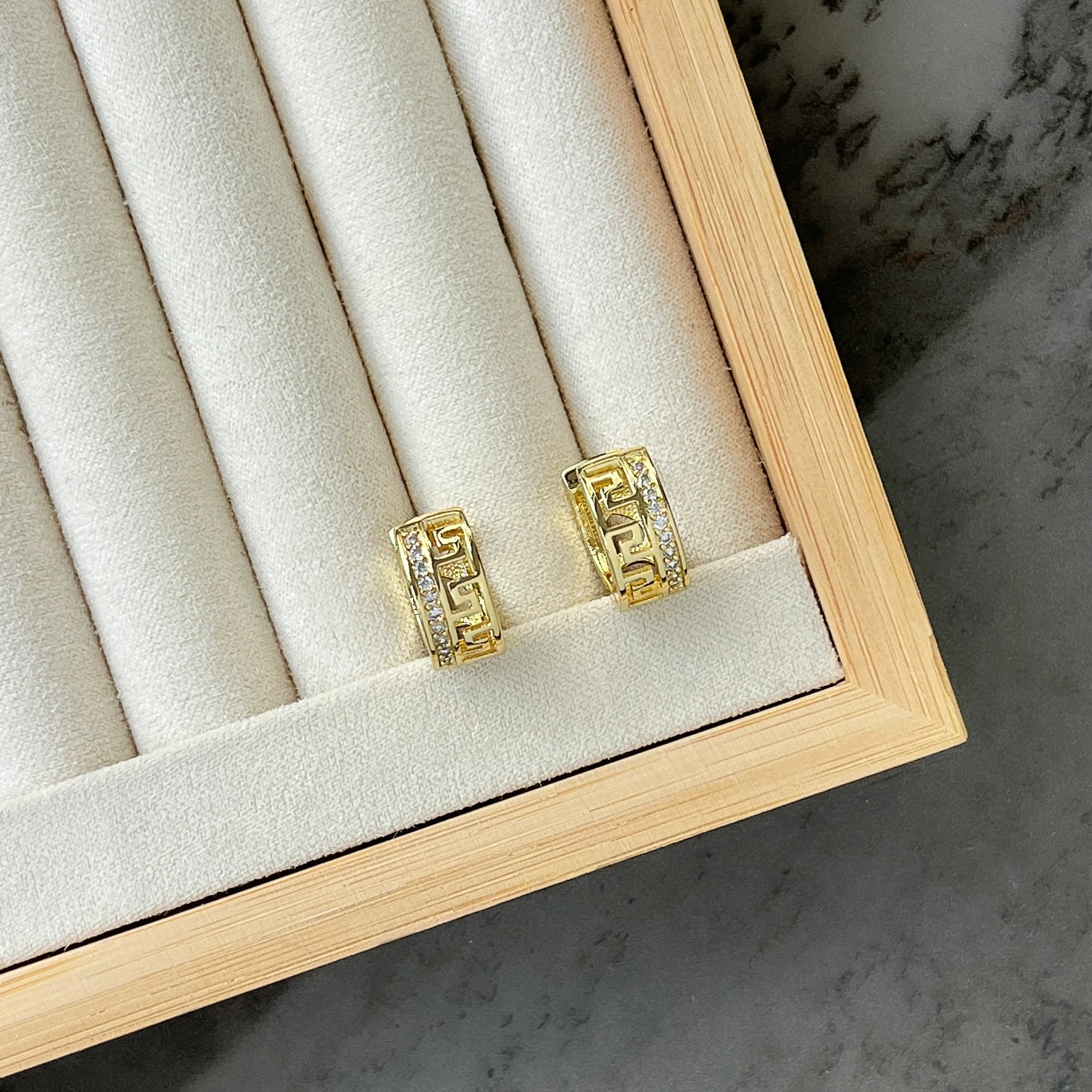 Minimal Marka Model Halka Küpe - Gold