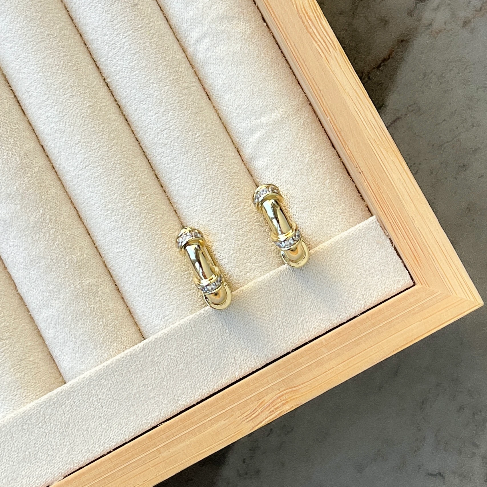 Taşlı Minimal Halka Küpe