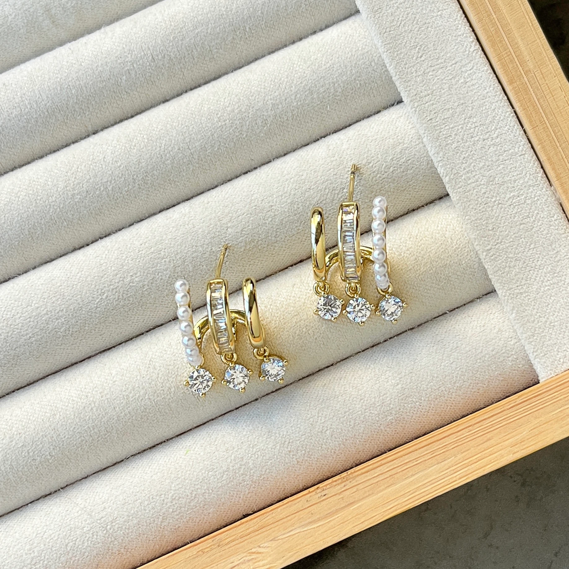 İnci Detay Üçlü Görünümlü Küpe - Gold