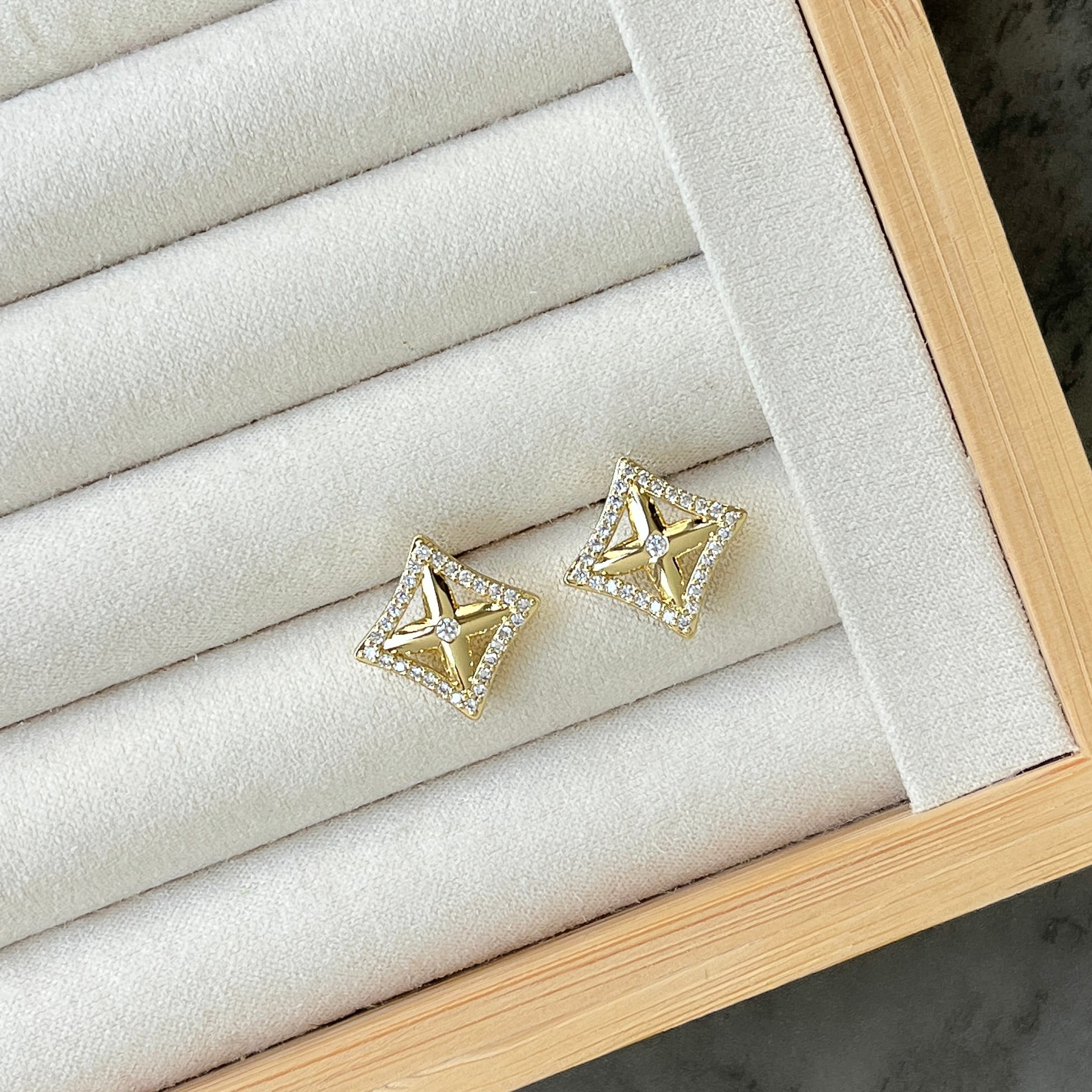 Kare Model Küpe 14K
