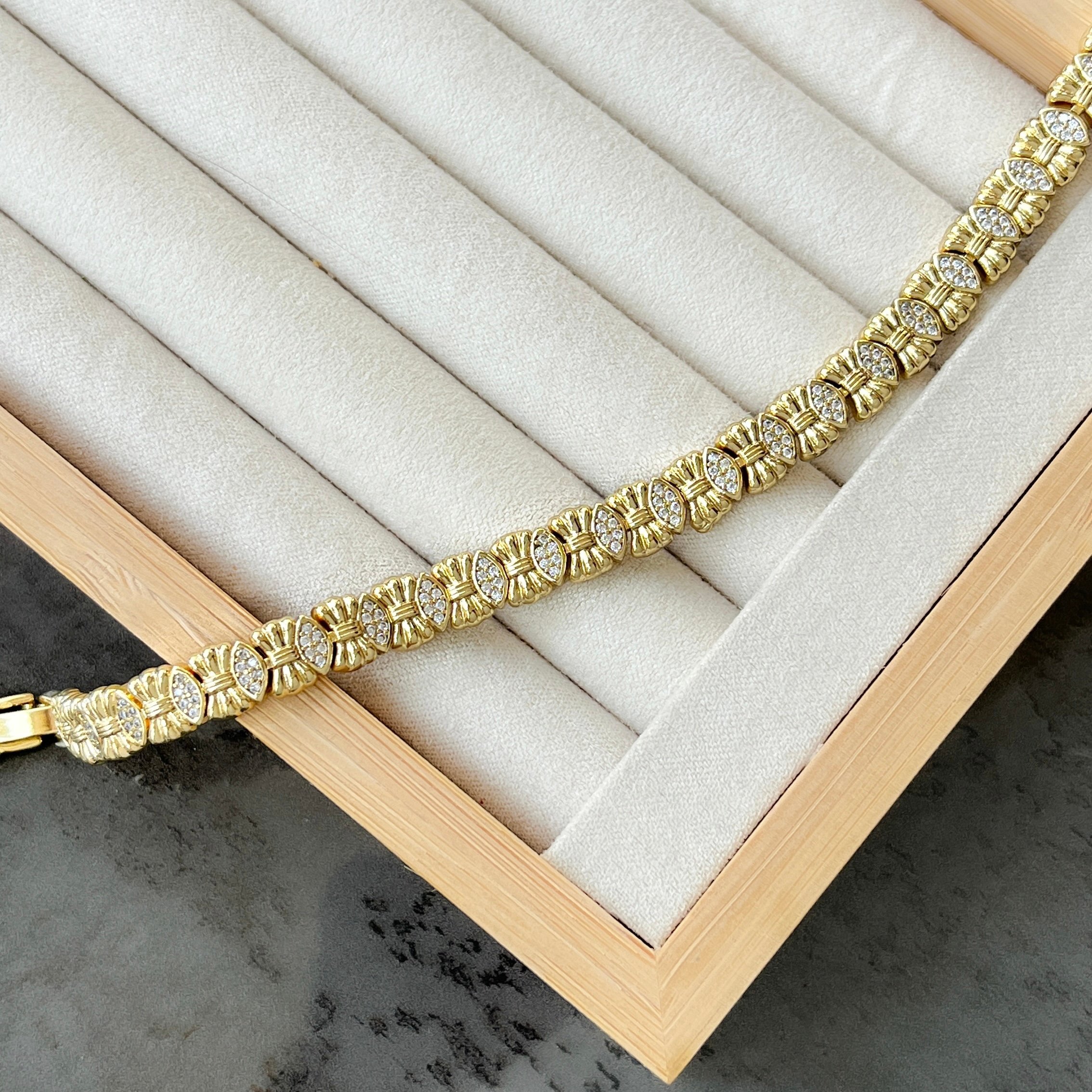 Çiçek Model Bileklik - 14K