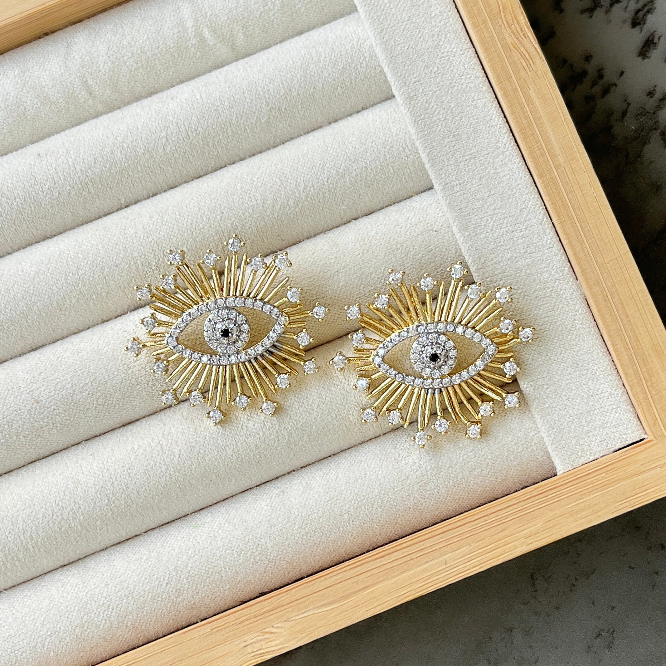 Işıltılı Göz Model Küpe 14K