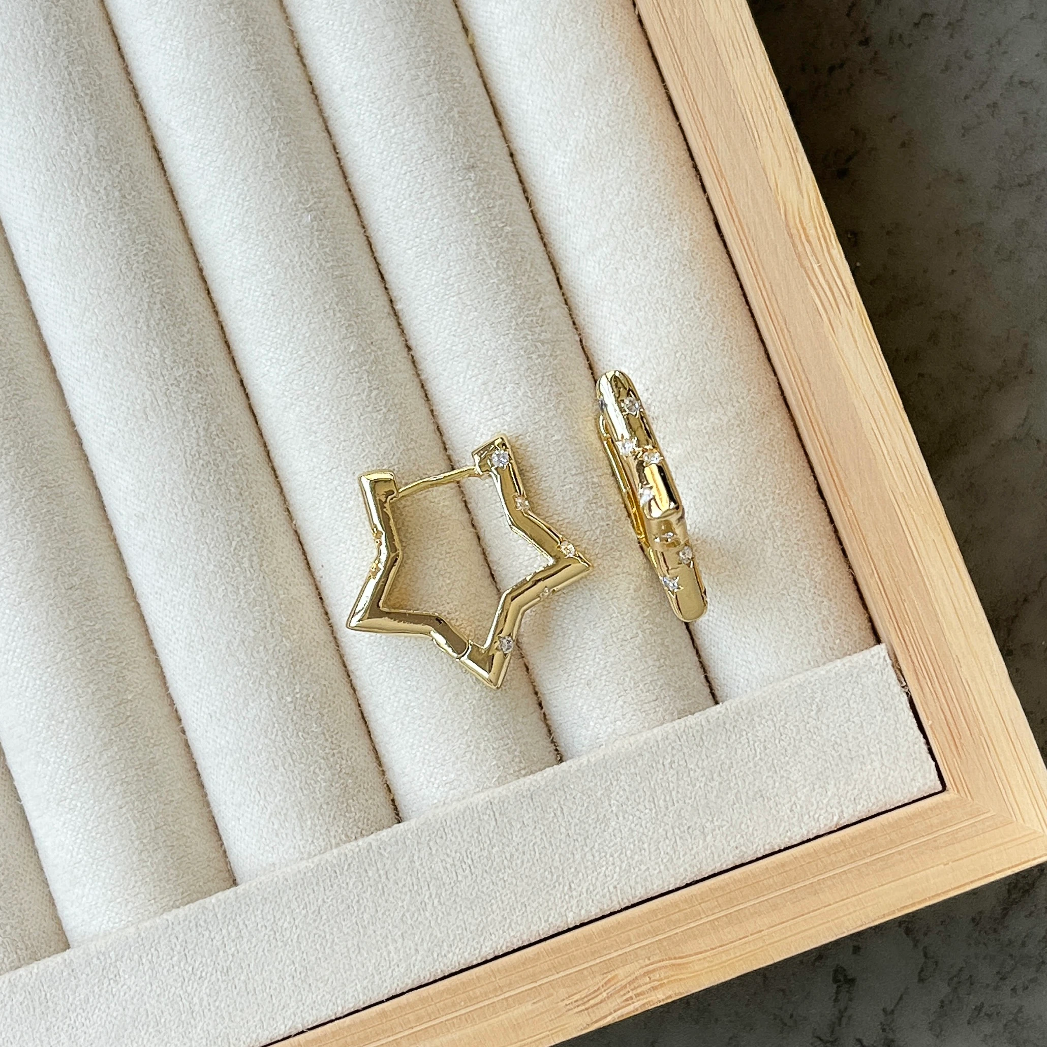 Taşlı Yıldız Küpe - Gold
