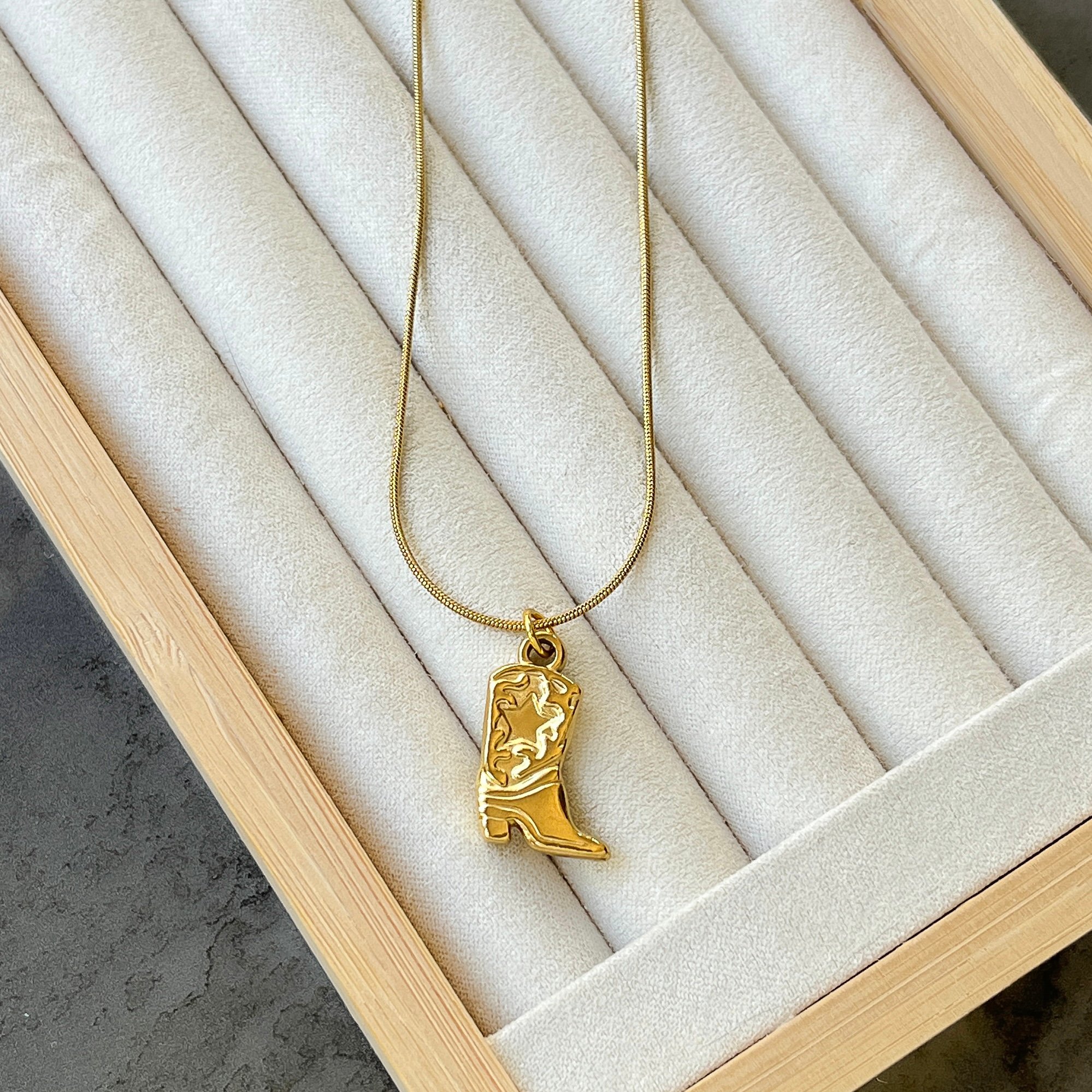 Çelik Çizme Model Kolye - Gold