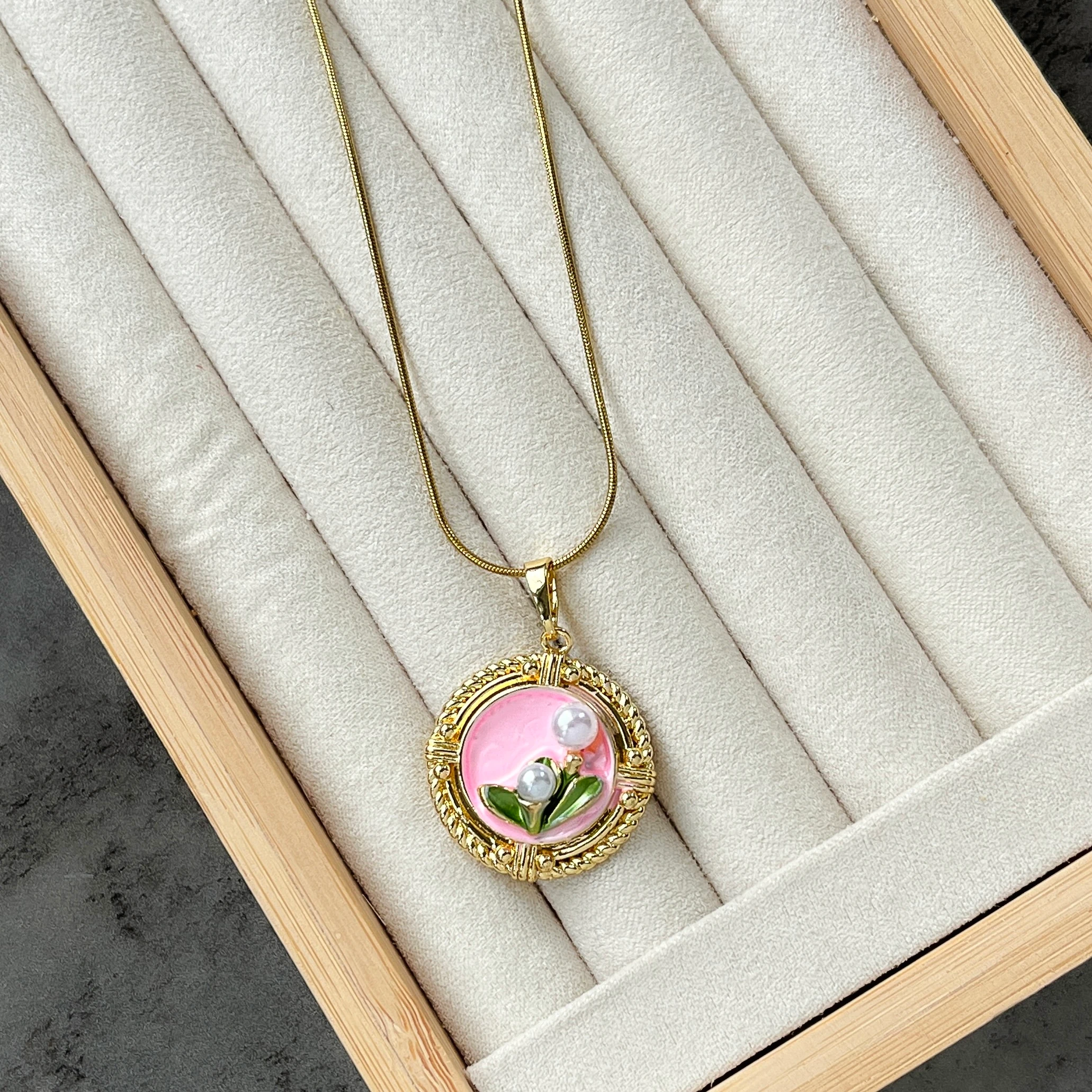 Çelik Dairesel Sanat Kolye