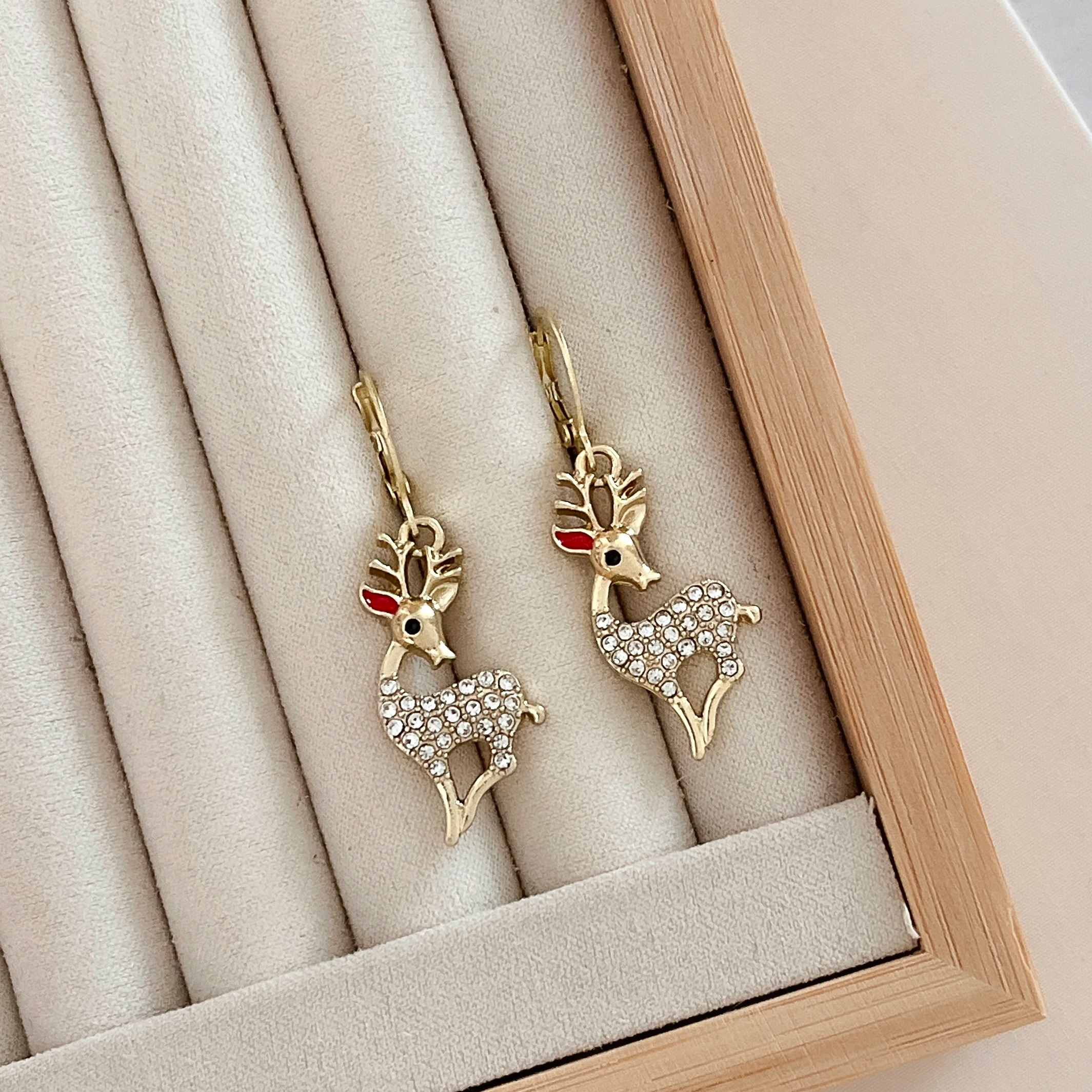 Yeni Yıl Küpe Modelleri - Taşlı Geyik