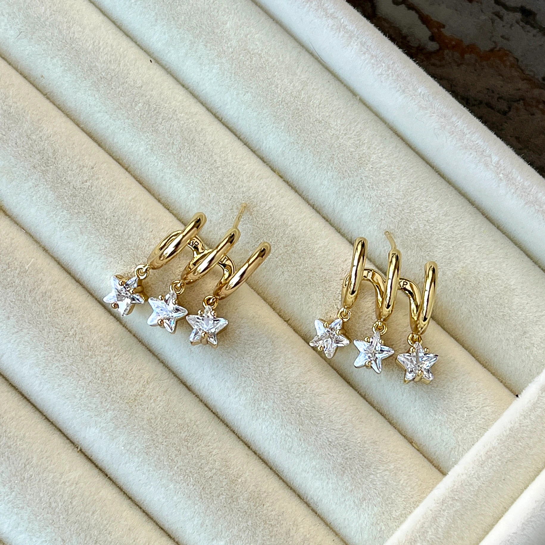 Yıldız Model Üçlü Görünümlü Küpe - Gold