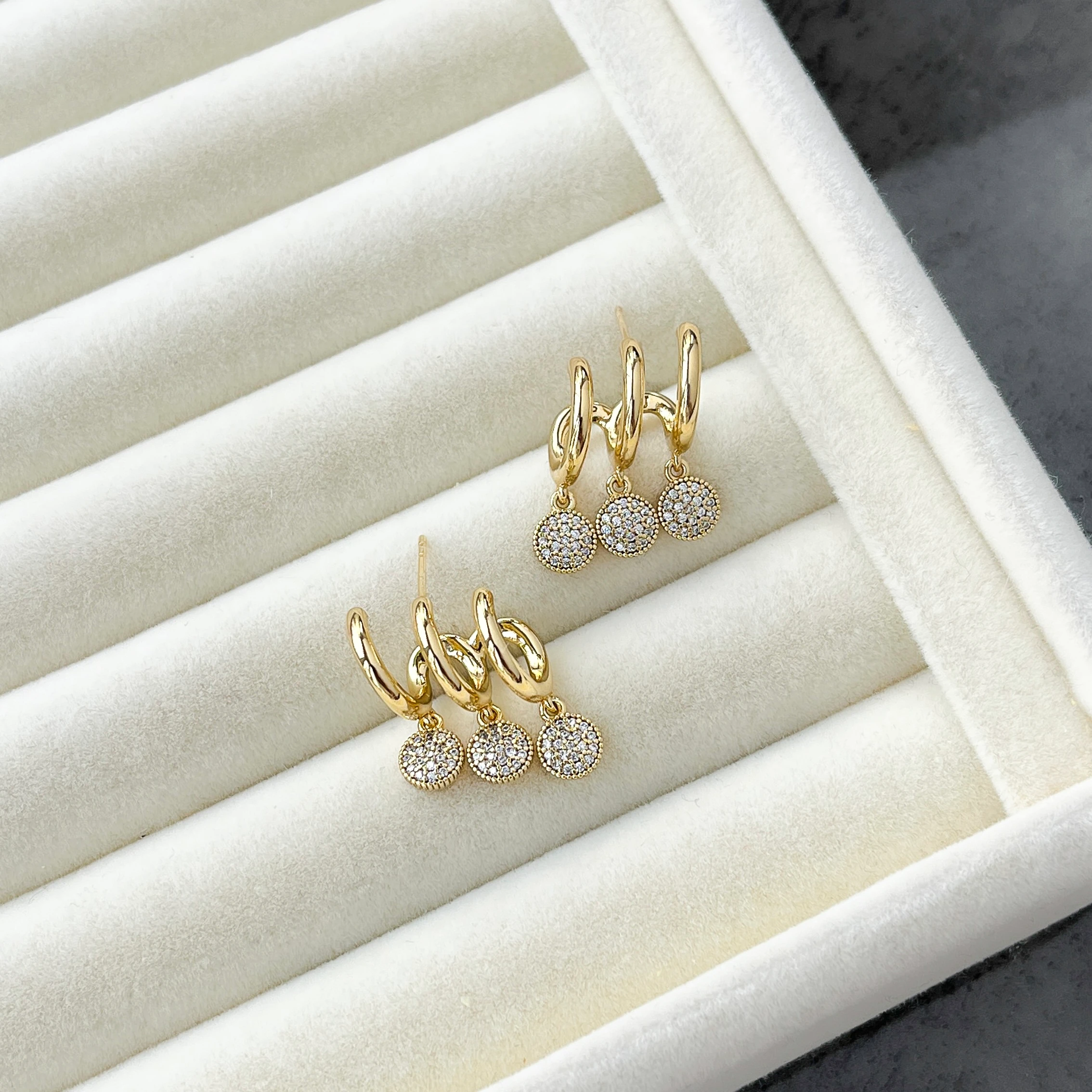 Dairesel Taşlı Üçlü Görünümlü Küpe