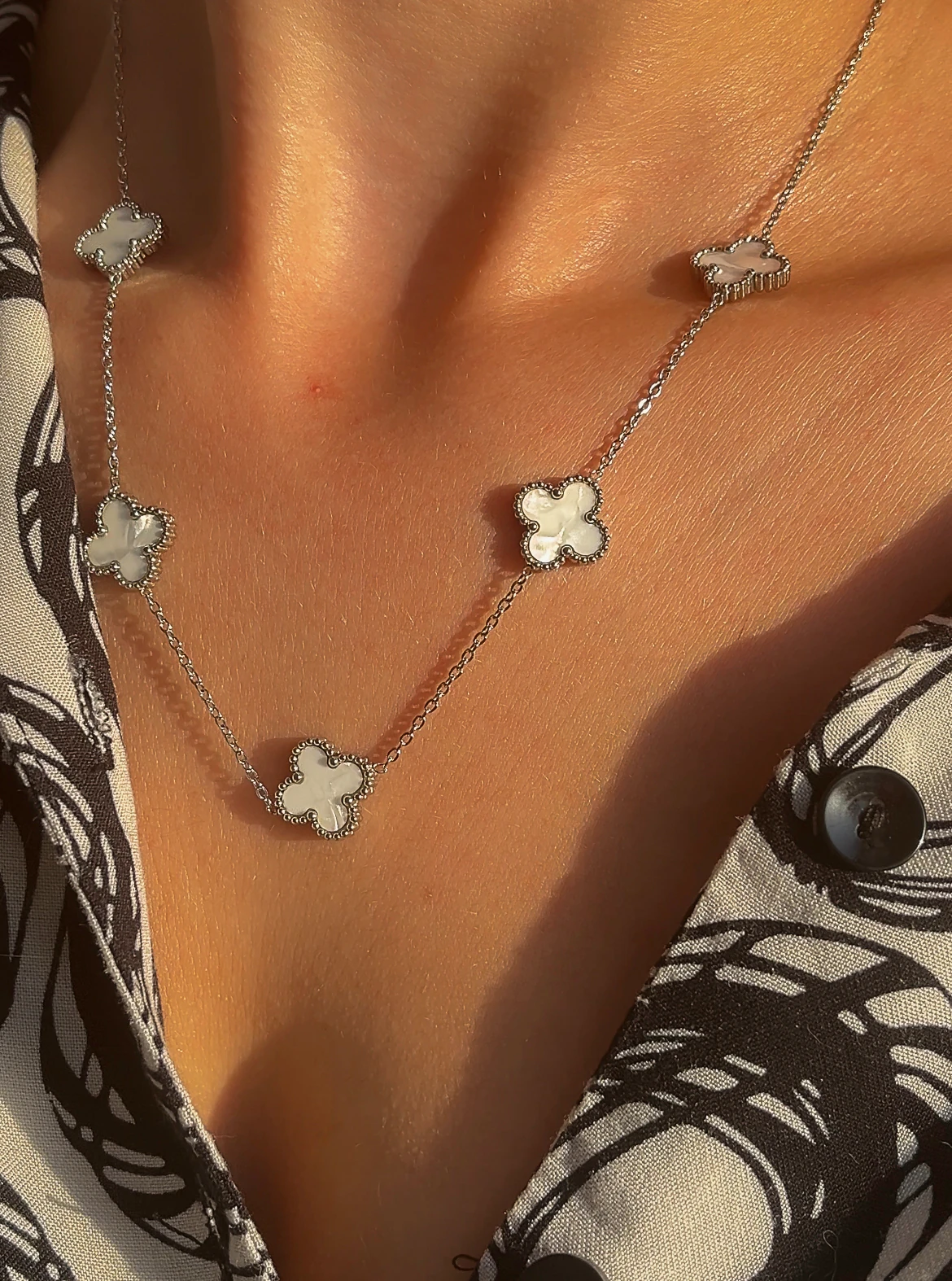 Çelik Yonca Model Kolye - Silver - Beyaz