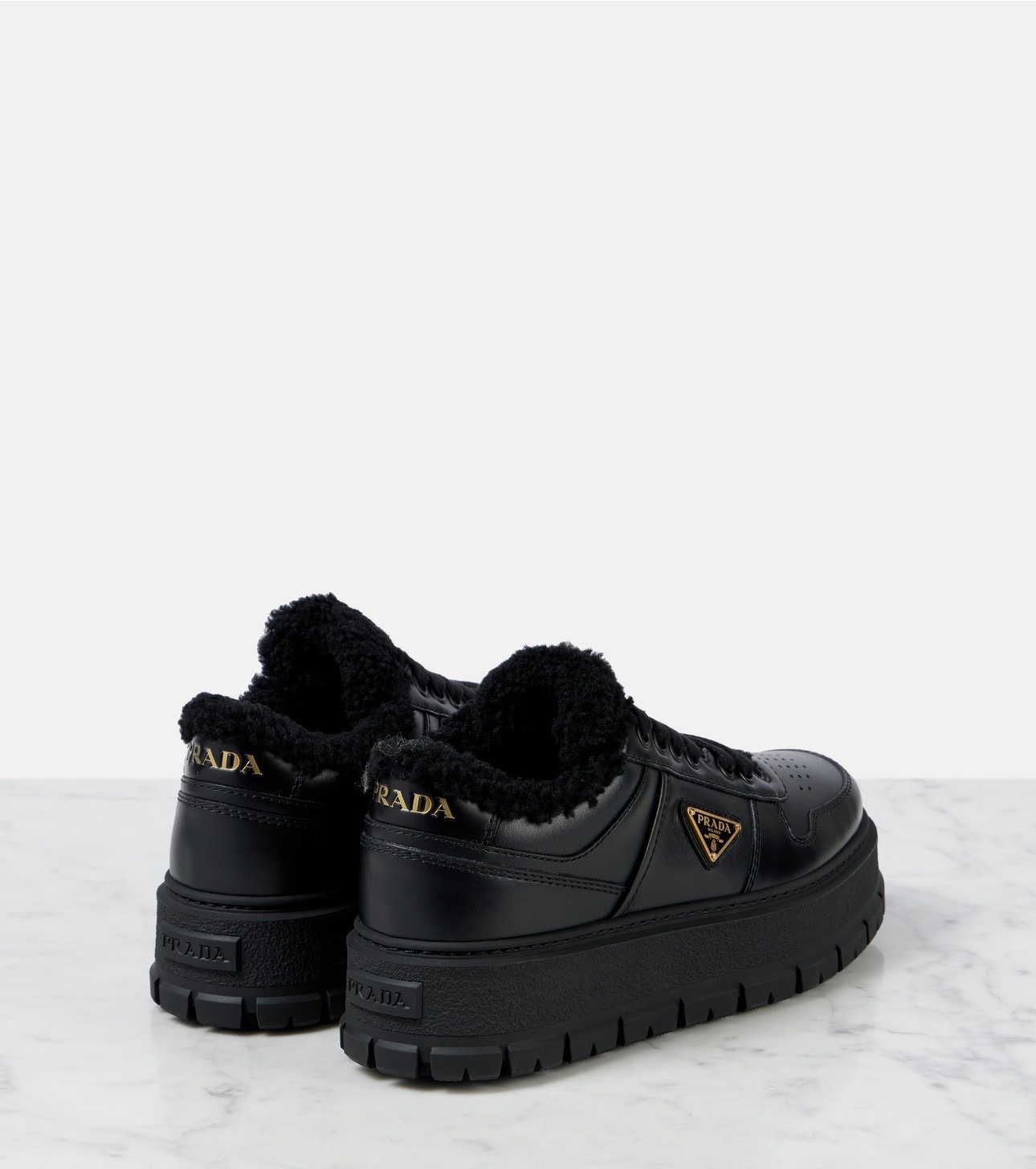 Kalın Taban Parlak Deri Kadın Sneaker