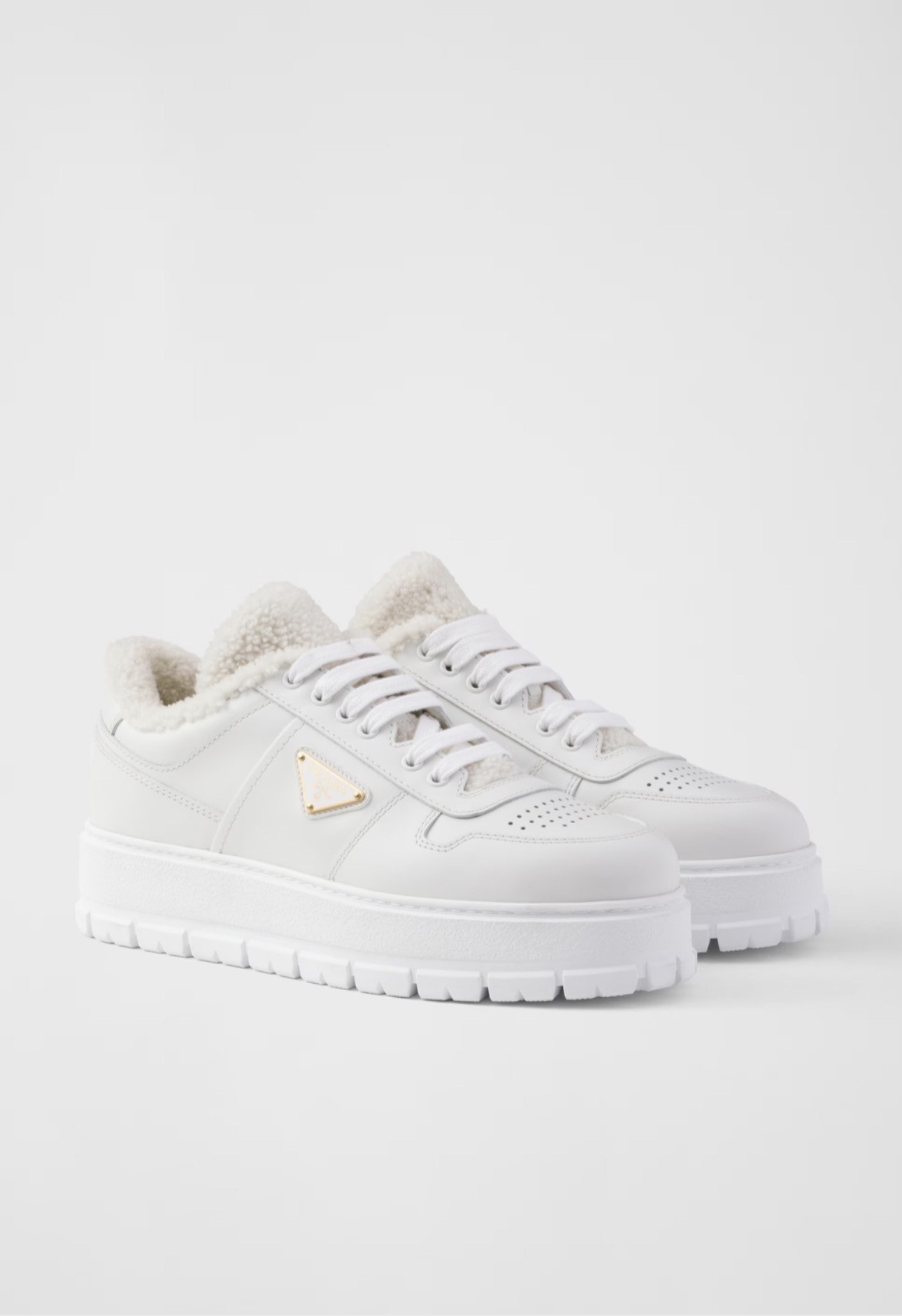 Kalın Taban Parlak Deri Kadın Sneaker