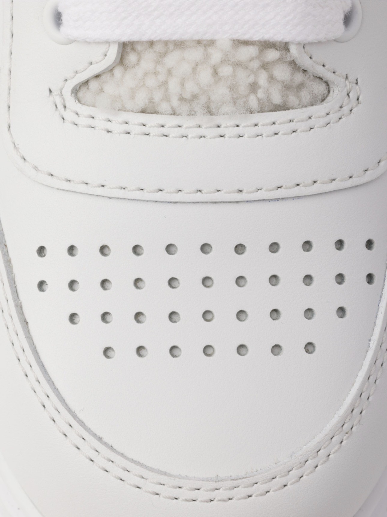 Kalın Taban Parlak Deri Kadın Sneaker