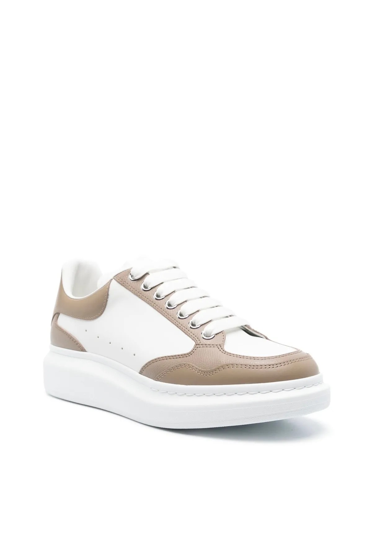  Oversize sneakers