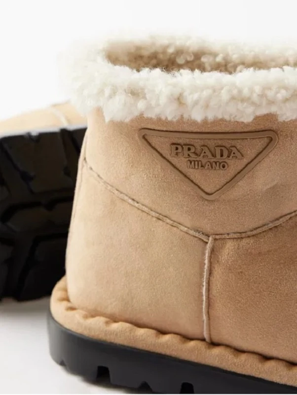 İçi Tüylü Silikon Kabartma Logolu Yarım Bot