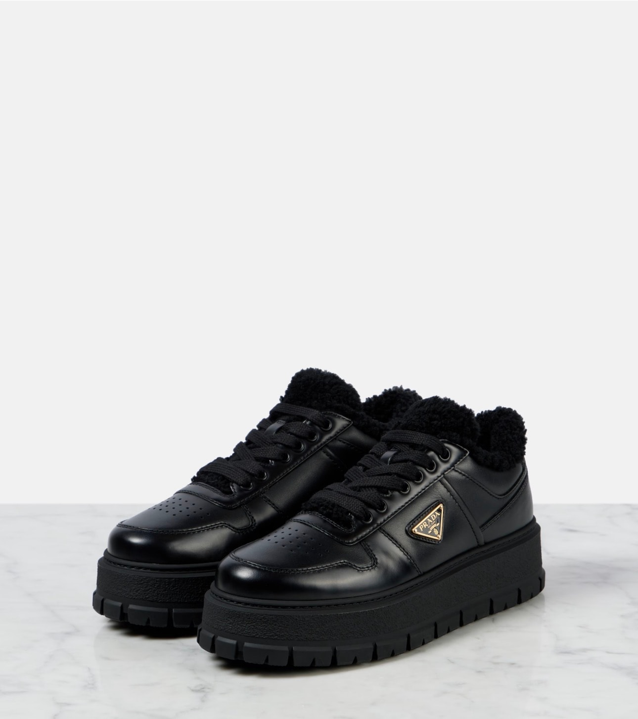 Kalın Taban Parlak Deri Kadın Sneaker