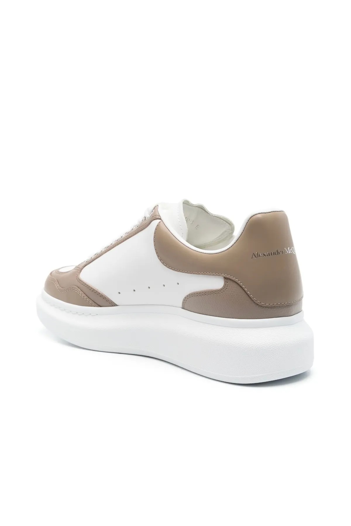  Oversize sneakers