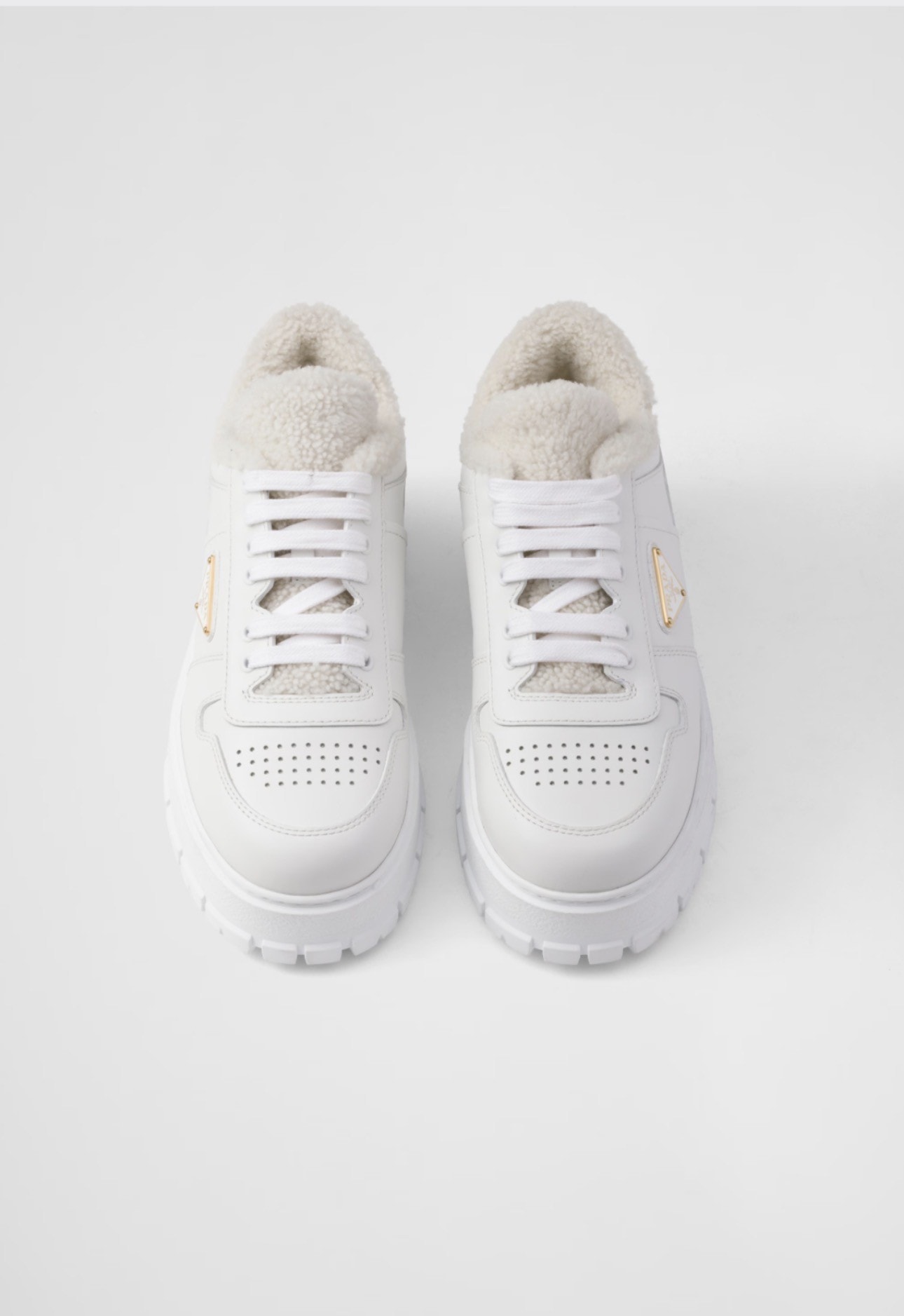 Kalın Taban Parlak Deri Kadın Sneaker