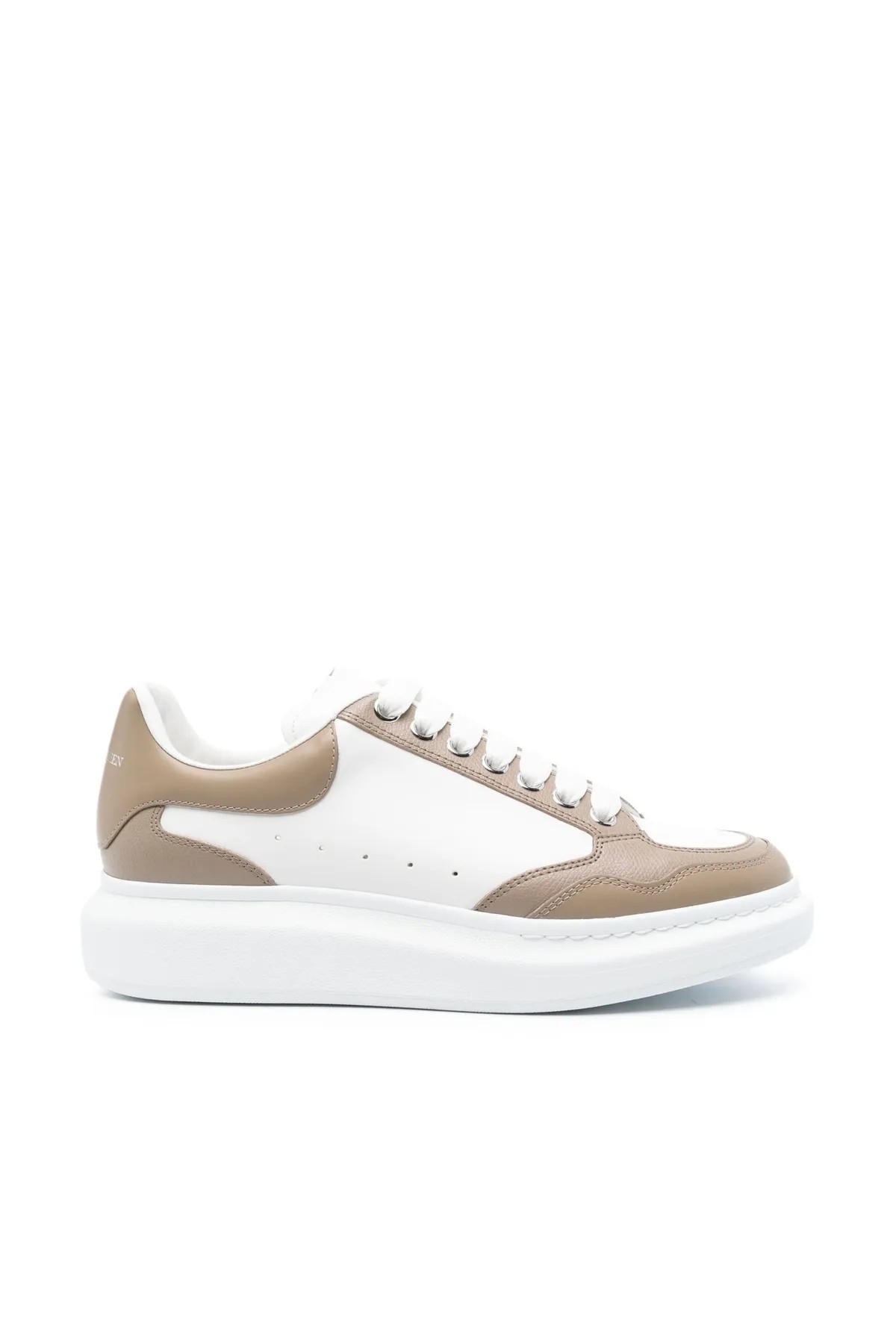  Oversize sneakers