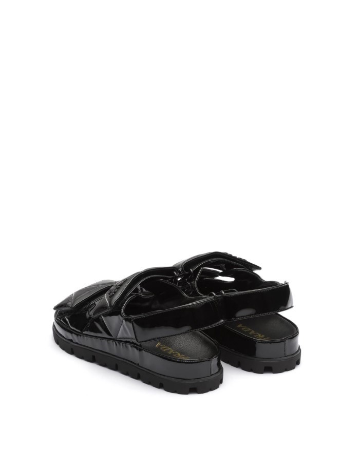 logo-lettering quilted sandals