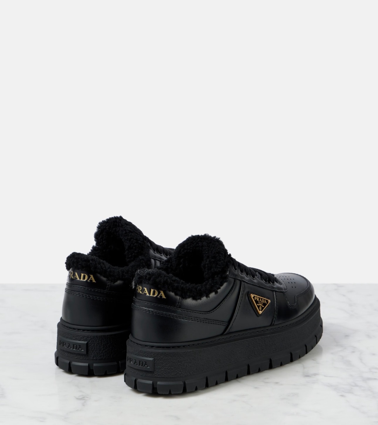 Kalın Taban Parlak Deri Kadın Sneaker
