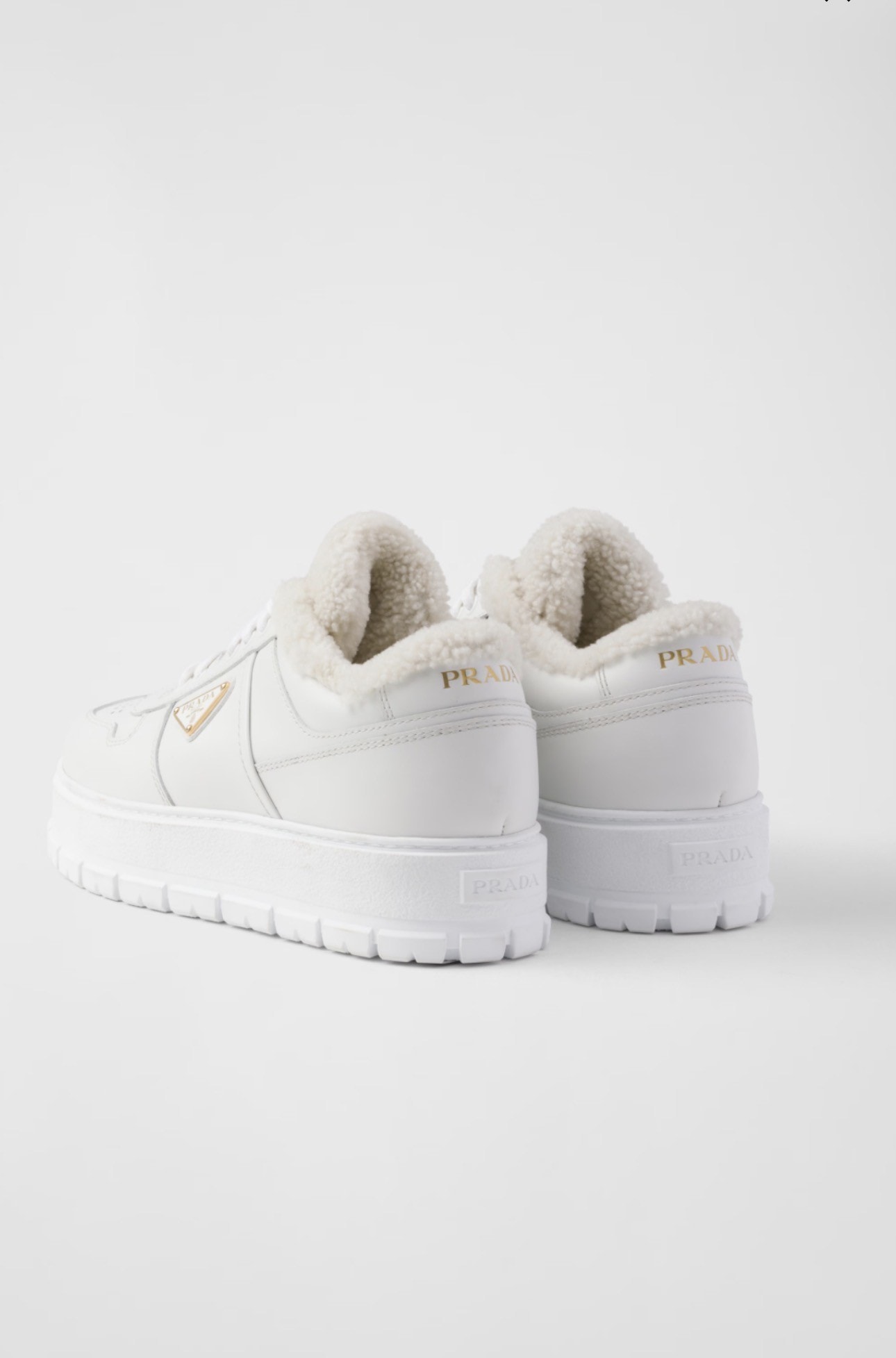 Kalın Taban Parlak Deri Kadın Sneaker