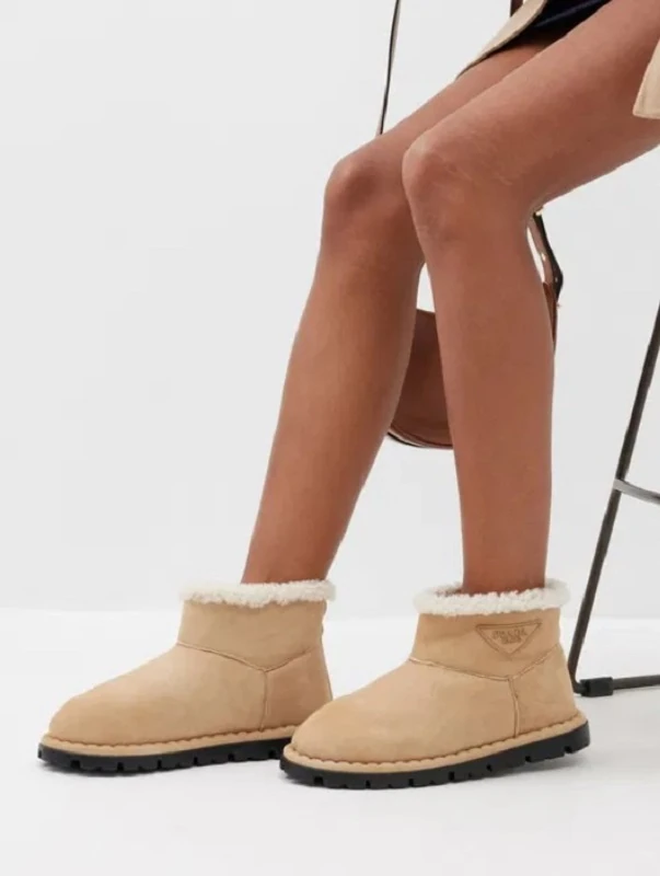 İçi Tüylü Silikon Kabartma Logolu Yarım Bot