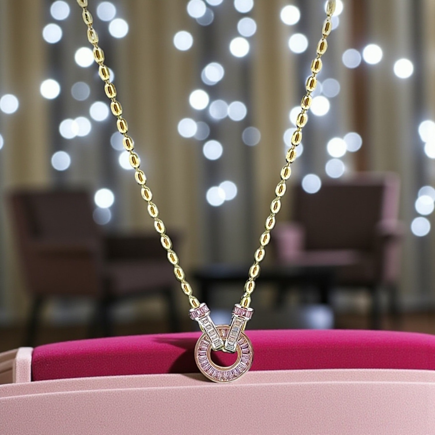 Elegant V Circle Kolye