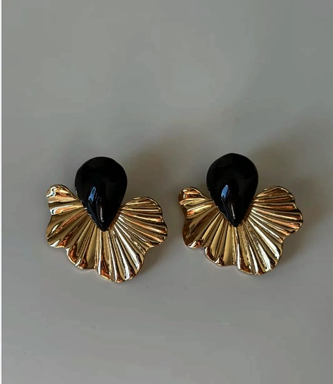 Siyah Opak Taş Küpe