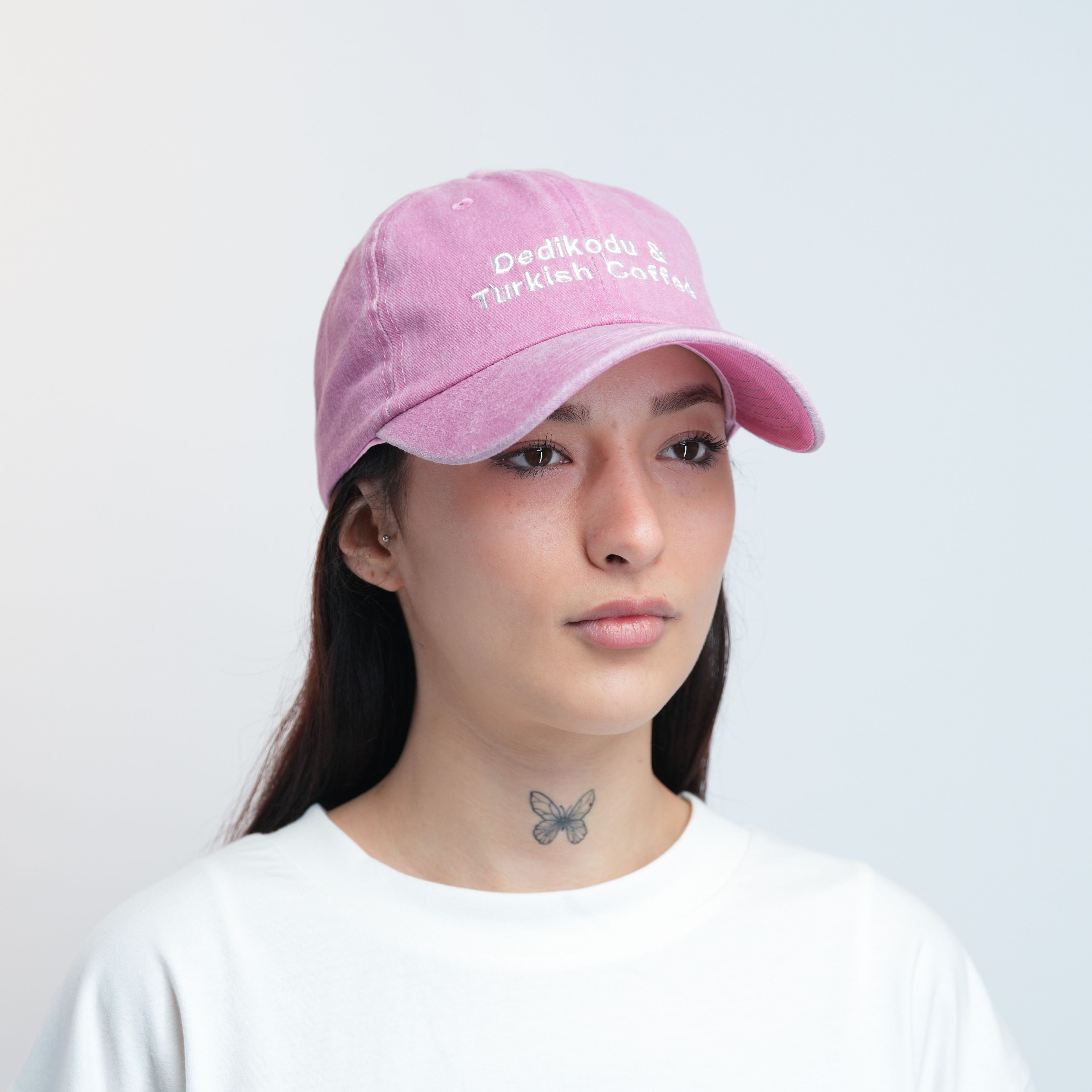 Dedikodu Şapka Pembe