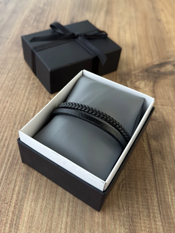 Erkek Öğretmenlere Özel Cam Çay Fincanlı, Çikolatalı ve Bileklikli Set, Öğretmenler Günü