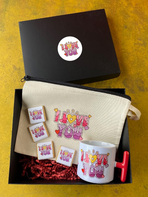 Kutuda Çikolatalı ve Clutch Çantalı "I LOVE YOU" Kupası, Sevgiliye Hediye, Sevgililer Günü