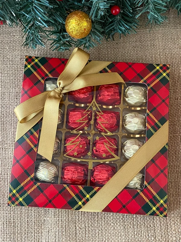 Yılbaşına Özel Ekoseli Kutuda Spesiyal Yılbaşı Çikolatası, Yeni Yıl Hediyesi