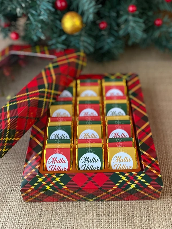 Yılbaşına Özel Ekoseli Kutuda Yılbaşı Çikolatası, Yeni Yıl Hediyesi
