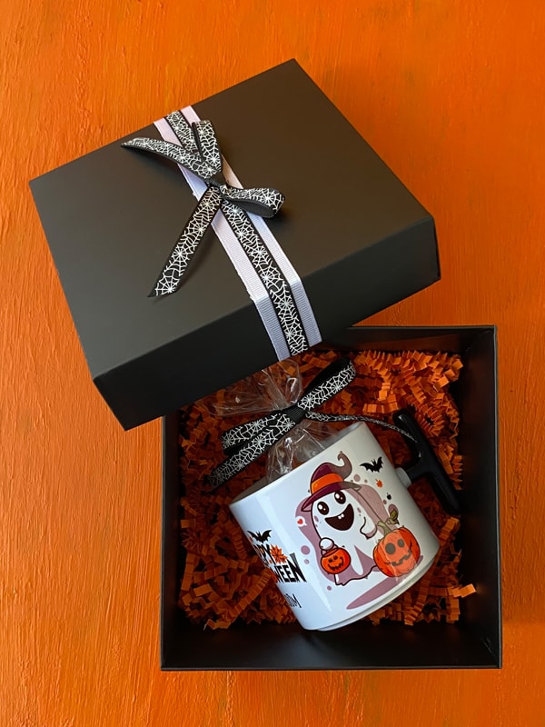Kutuda Çikolatalı, İsme Özel Hayalet Desenli Halloween T Kupa, Cadılar Bayramı, Ghost Kupa