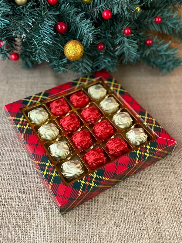 Yılbaşına Özel Ekoseli Kutuda Spesiyal Yılbaşı Çikolatası, Yeni Yıl Hediyesi