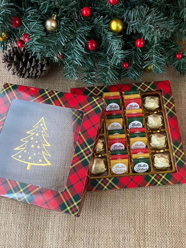 Yılbaşına Özel Ekoseli Kutuda Madlen ve Spesiyal Yılbaşı Çikolatası, Yeni Yıl Hediyesi