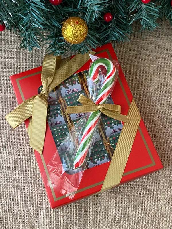 Küçük Kırmızı Kutuda Baston Şeker Hediyeli Yılbaşı Çikolatası, Yeni Yıl Hediyesi