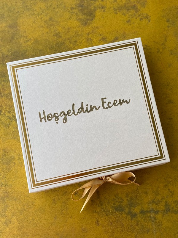 Kutuda İsme Özel Kız Bebek Çikolatası, Yeni Doğan Hediyesi, Bebek Hediyesi, Bebek Çikolatası