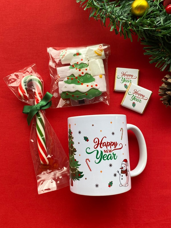 Yılbaşına Özel Kutuda Marsmallowlu ve Kupalı Set, Baston Şeker, Valonia Çikolata