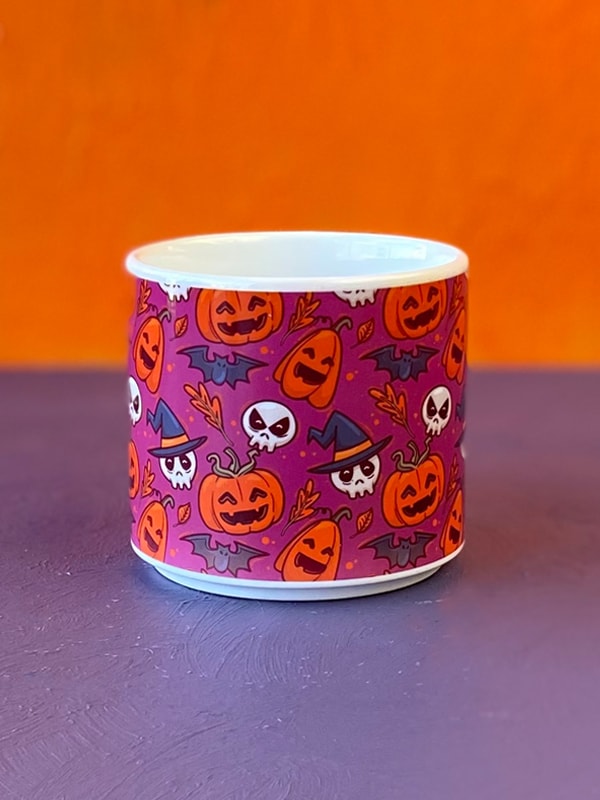 Çikolatalı Karışık Desenli Mor Zeminli Halloween T Kupa, Cadılar Bayramı Kupası