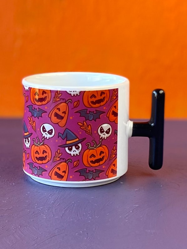 Çikolatalı Karışık Desenli Mor Zeminli Halloween T Kupa, Cadılar Bayramı Kupası