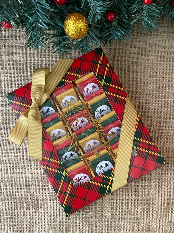 Yılbaşına Özel Ekoseli Kutuda Yılbaşı Çikolatası, Yeni Yıl Hediyesi